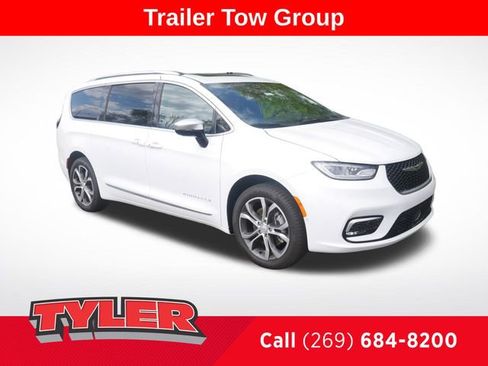 New 2026 Chrysler Pacifica Pinnacle w/ Trailer Tow Group AWD/4WD image 1