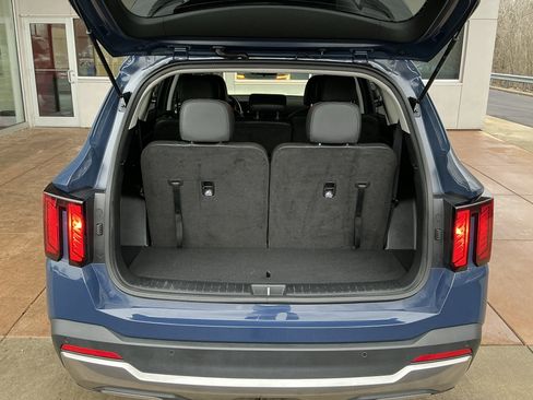 Used 2025 Kia Sorento S image 24