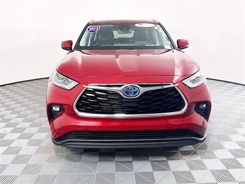 Used 2023 Toyota Highlander Limited image 2