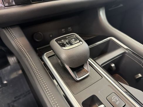 Certified 2025 Nissan Pathfinder Platinum w/ Lighting Package (N93) image 34