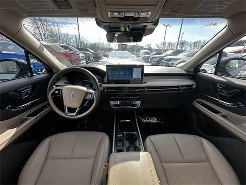 Certified 2024 Lincoln Corsair AWD w/ Equipment Group 101A image 3