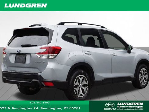 Used 2020 Subaru Forester Premium image 3