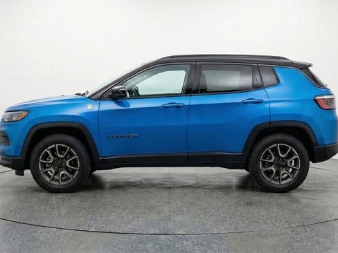 Used 2025 Jeep Compass Limited image 5