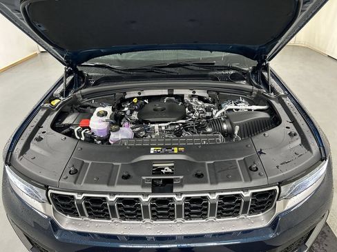 New 2026 Jeep Grand Cherokee Limited AWD/4WD image 9