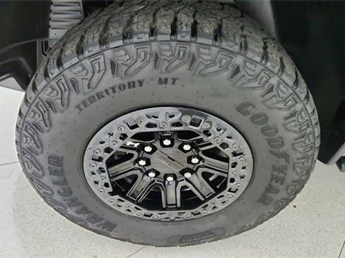 Used 2024 GMC Hummer EV 3X w/ Omega Edition image 57