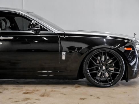 Used 2014 Rolls-Royce Ghost image 18