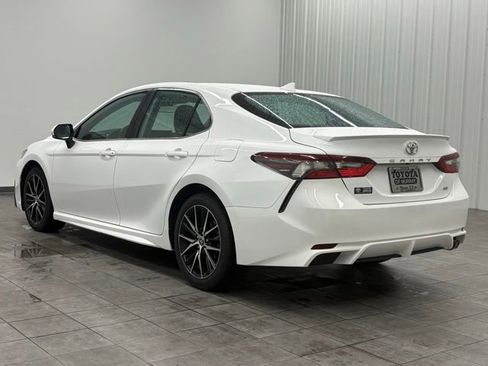 Used 2022 Toyota Camry SE FWD image 4
