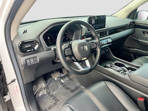 Used 2024 Honda Pilot Touring image 9