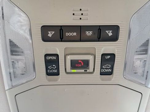 Used 2021 Toyota RAV4 Limited image 49