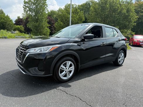 Used 2025 Nissan Kicks Play S FWD image 3