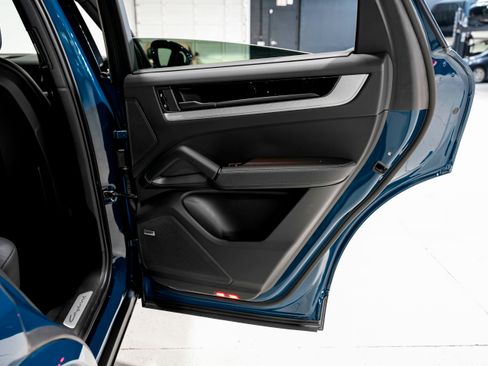 Used 2024 Porsche Cayenne Coupe image 29