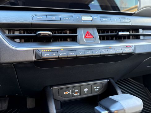 Used 2025 Kia K4 LXS image 8