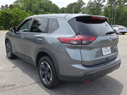 Used 2024 Nissan Rogue SV FWD image 8