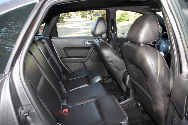 Used 2010 Ford Focus SEL FWD image 6