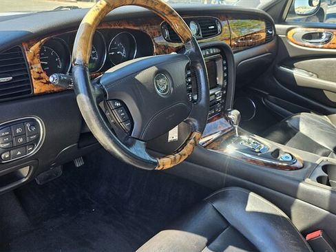 Used 2006 Jaguar XJ8 RWD image 14