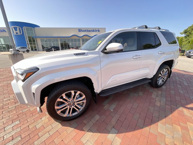 Used 2025 Toyota 4Runner Limited AWD/4WD image 29