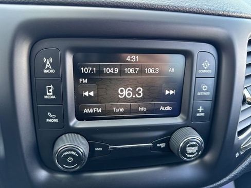 Used 2018 Jeep Compass Latitude w/ Cold Weather Group AWD/4WD image 16
