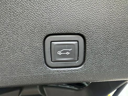 Used 2024 Cadillac XT6 Sport w/ Technology Package AWD/4WD image 12