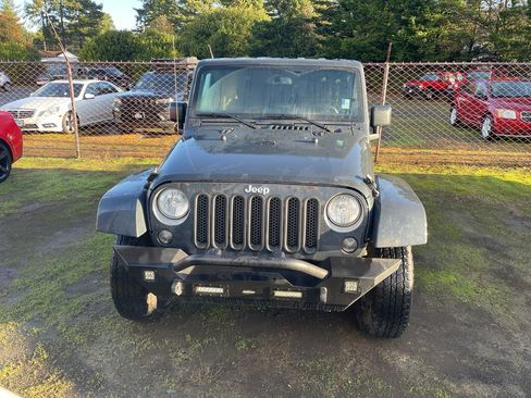 Used 2018 Jeep Wrangler Unlimited Sahara w/ Connectivity Group image 2