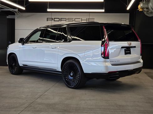 Used 2025 Cadillac Escalade ESV Sport Platinum AWD/4WD image 3
