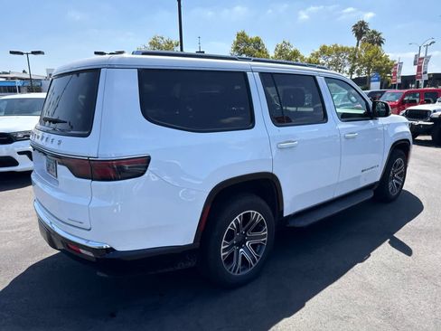 Used 2024 Jeep Wagoneer Series II w/ Flexible Seating Group AWD/4WD image 18