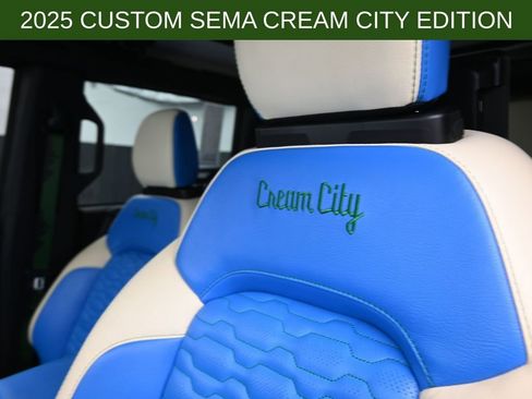 New 2025 Ford Bronco Badlands image 25