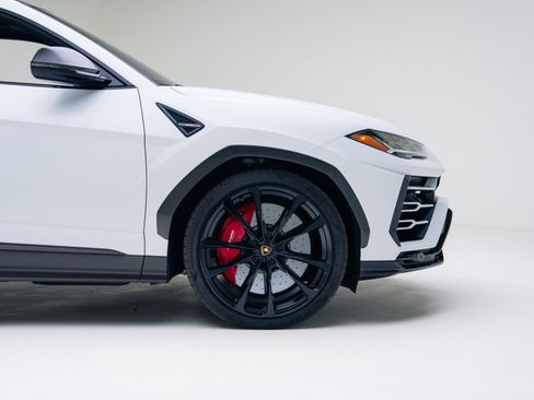 Used 2022 Lamborghini Urus image 21