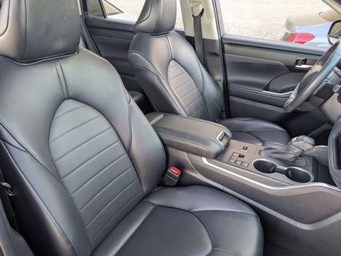 Used 2023 Toyota Highlander XLE image 22