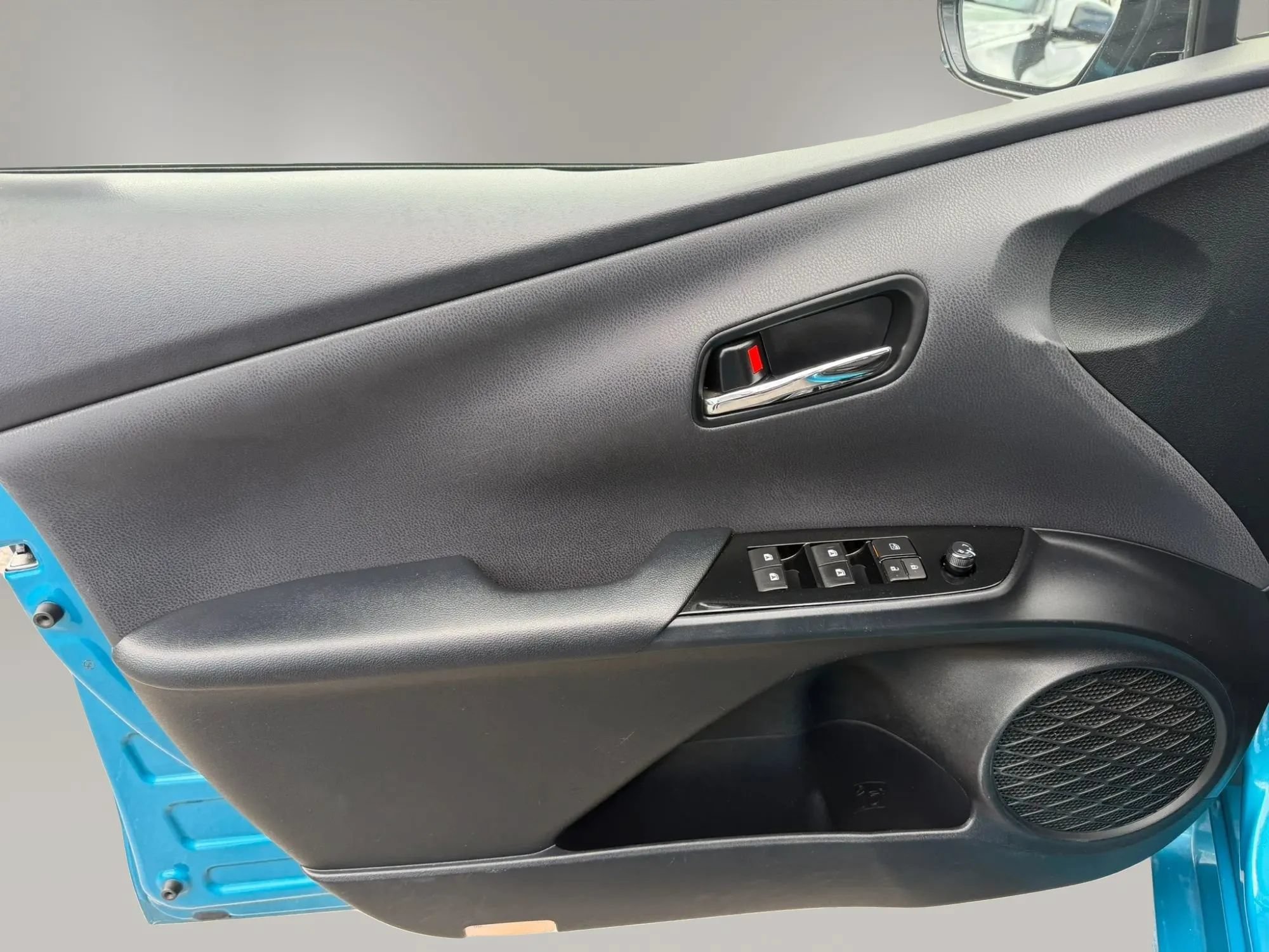 Used 2017 Toyota Prius Prime Plus FWD image 12