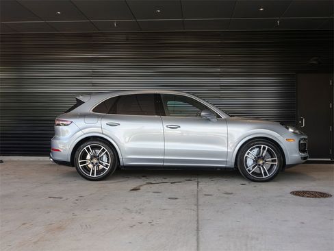 Certified 2022 Porsche Cayenne Turbo image 8