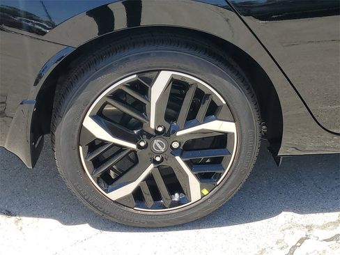 New 2025 Nissan Versa SR w/ Trunk Package image 3