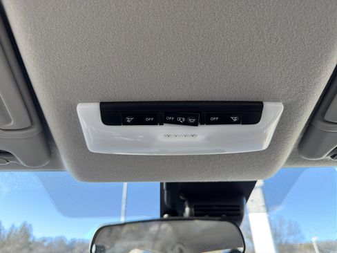 Used 2025 Nissan Versa S w/ Trunk Package image 17