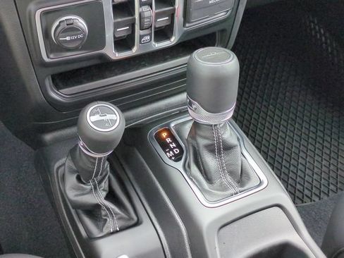 Used 2023 Jeep Gladiator Overland AWD/4WD image 25