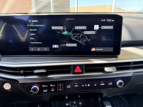 Used 2025 Kia Sorento S w/ Panoramic Sunroof Package FWD image 21