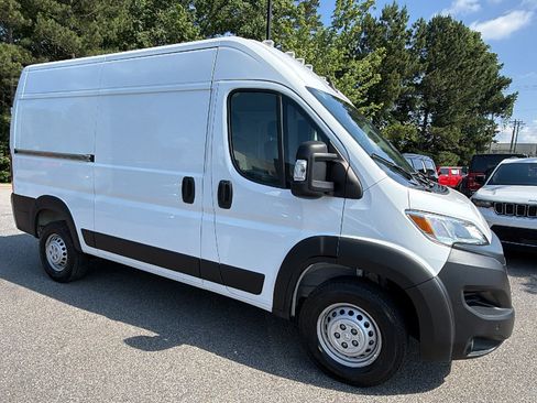Used 2025 RAM ProMaster 2500 w/ Safety Group FWD image 5