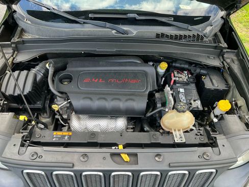 Used 2016 Jeep Renegade Sport w/ Power & Air Group image 18