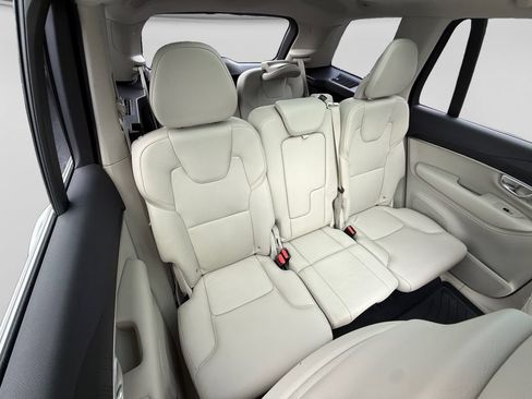 Used 2020 Volvo XC90 T5 Momentum w/ Protection Package Premier AWD/4WD image 16
