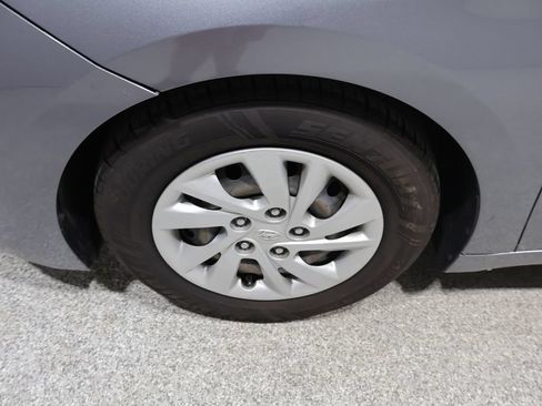 Used 2019 Hyundai Elantra SE FWD image 8