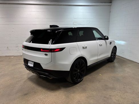 Used 2023 Land Rover Range Rover Sport SE AWD/4WD image 6