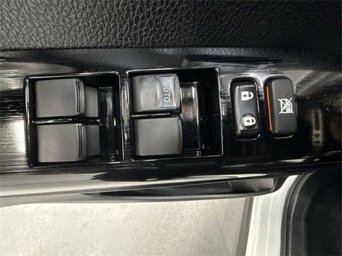 Used 2018 Toyota RAV4 Limited image 13