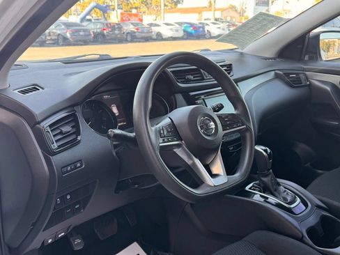 Used 2020 Nissan Rogue Sport S FWD image 9