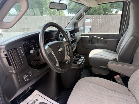 Used 2018 Chevrolet Express 3500 w/ Power Convenience Package RWD image 12