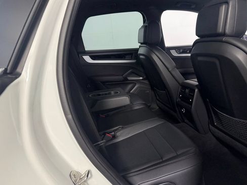 Used 2024 Porsche Cayenne AWD/4WD image 28