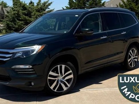 Used 2017 Honda Pilot Touring image 1