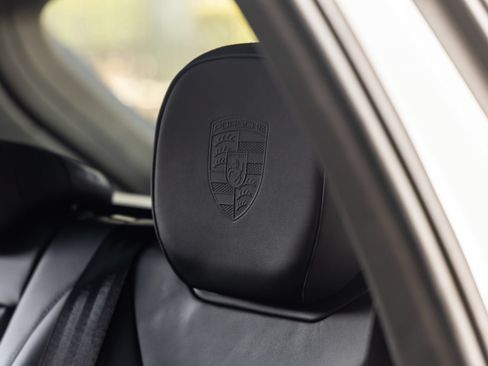Certified 2025 Porsche Cayenne GTS AWD/4WD image 38