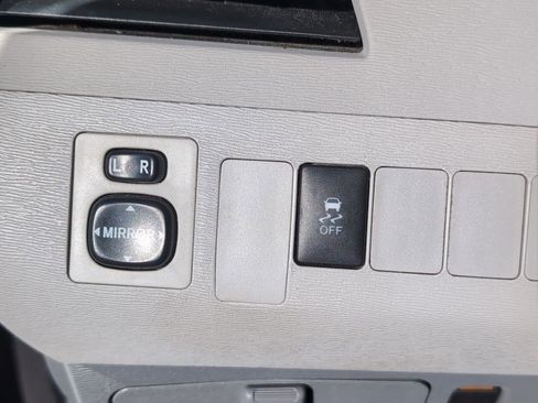 Used 2014 Toyota Sienna LE image 17