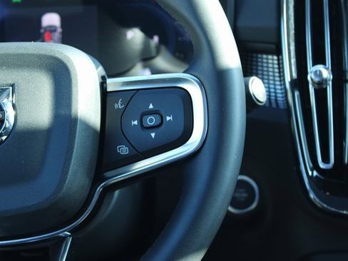 Used 2025 Volvo XC40 B5 Plus image 26