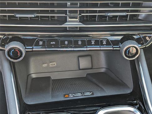 New 2026 Chevrolet Traverse Z71 w/ Enhanced Driving Package image 28