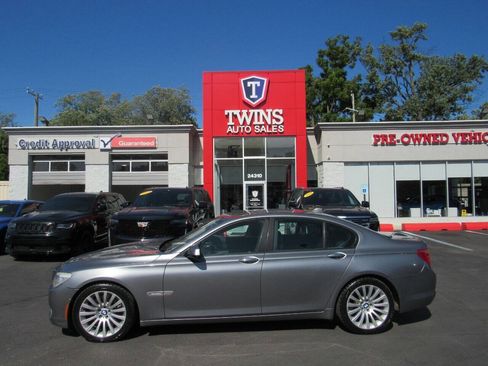 Used 2009 BMW 750i image 1