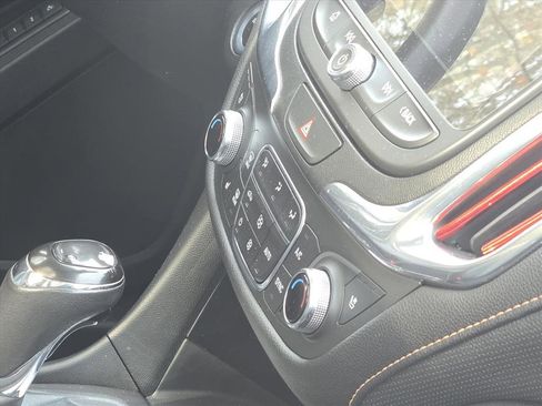 Used 2019 Chevrolet Equinox Premier image 8